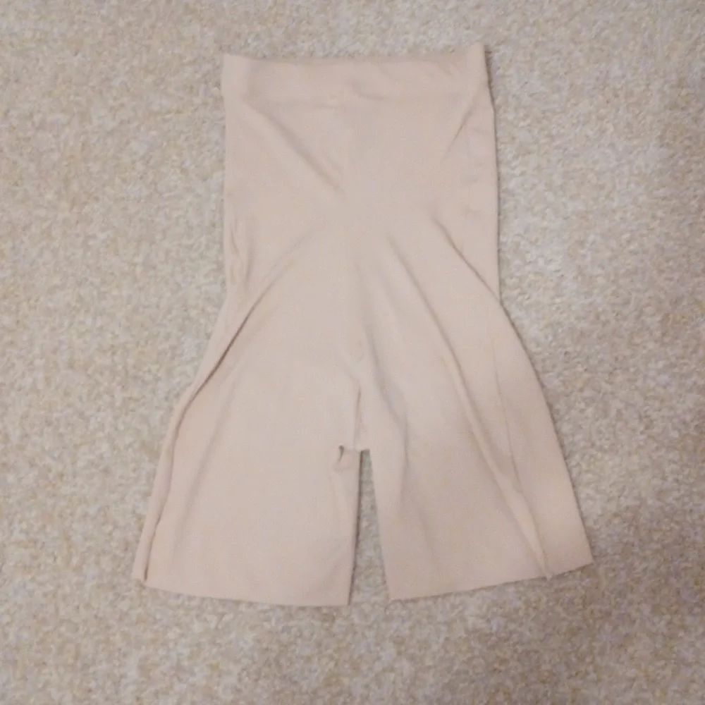 Spanx Assets Remarkable Results High Waist Mid Thigh Shaper Shorts Womens M